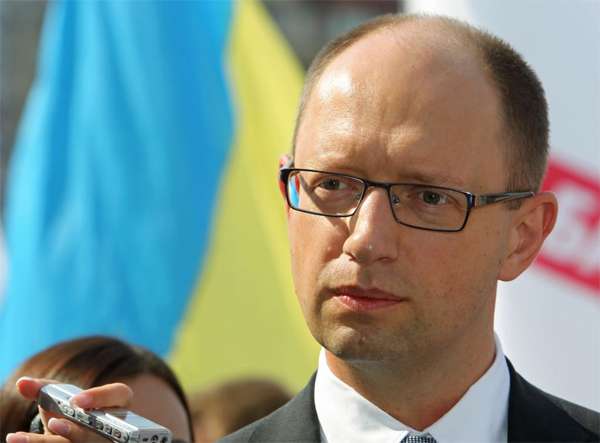 Украинский премьер пересел в эконом-класс